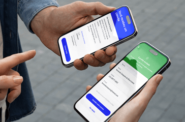 Duas pessoas segurando smartphones, mostrando o envio de convite de acesso ao Perfil Vendedor da Blu, permitindo que o funcionário utilize o app com as permissões definidas.
